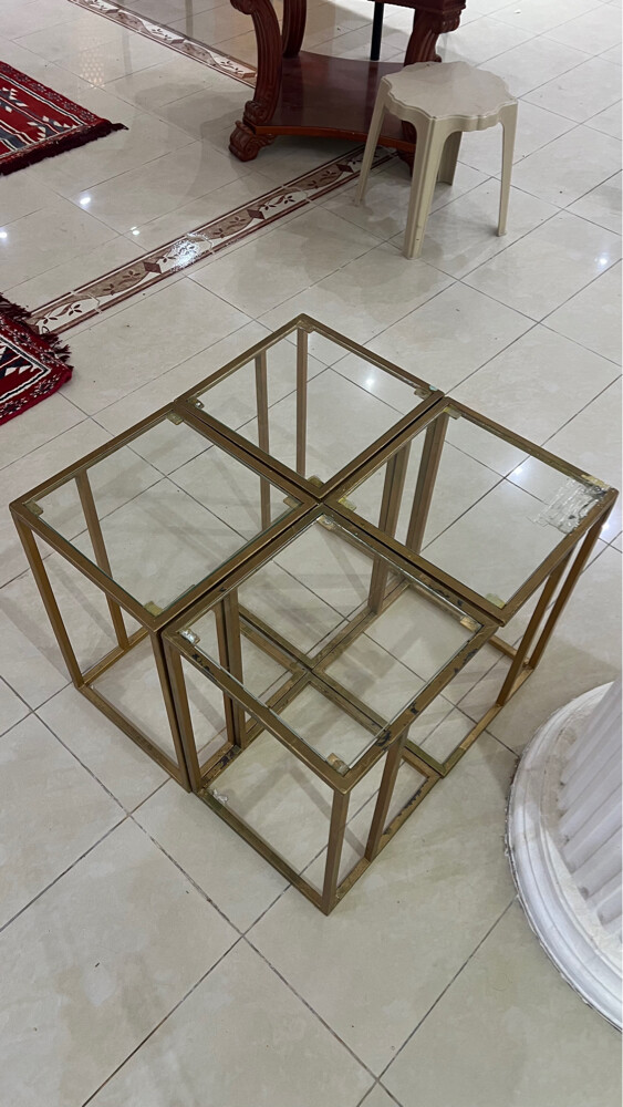طاولة بحالة ممتازة بكامل تفاصيل - 6