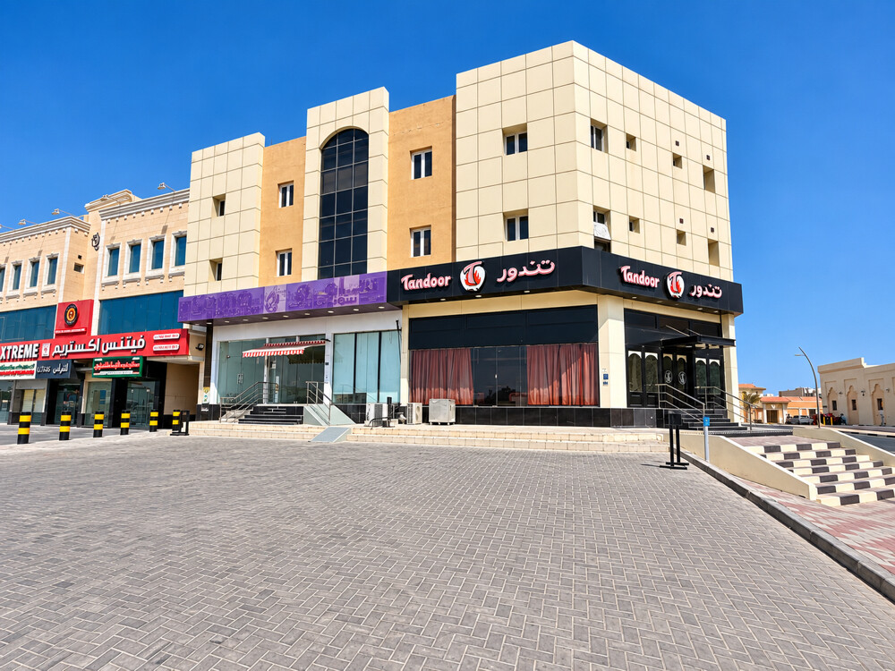 للبيع سوق تجاري بالعزيزية - 1
