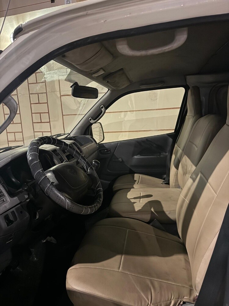 2011 HIACE LOW KM AVAILABLE - 4