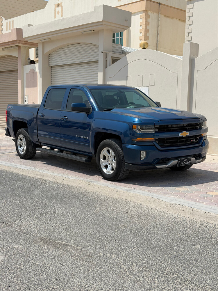 2017 Chevrolet LT Silverado Truck  - 3