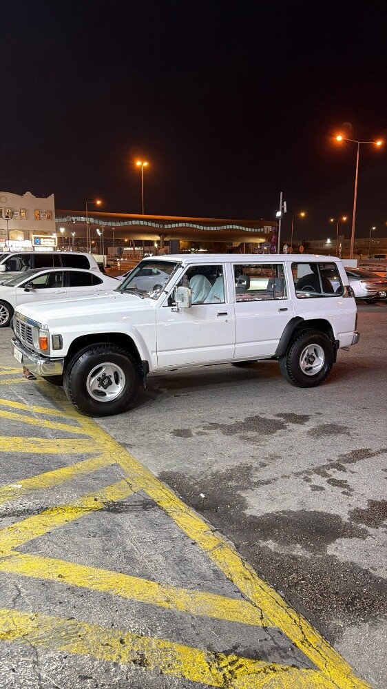 نيسان - 4