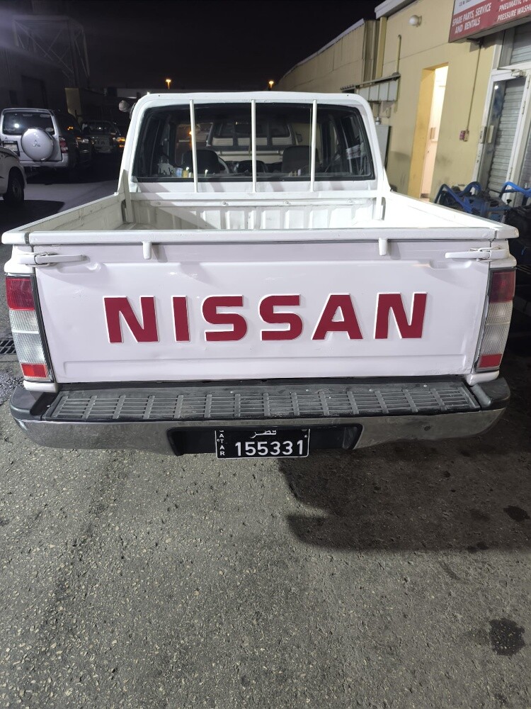 Nissan pick up - 4