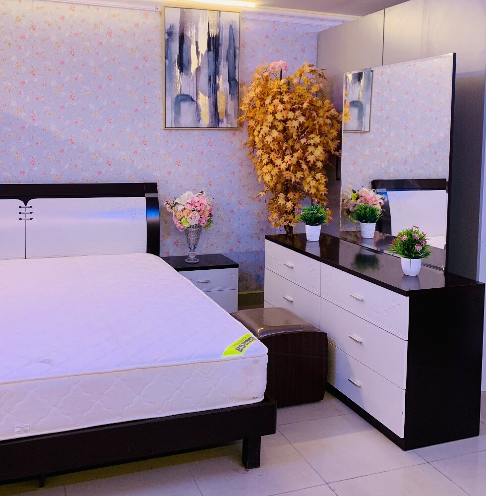 HOME CENTER  KING FULL BEDROOM SET. - 4