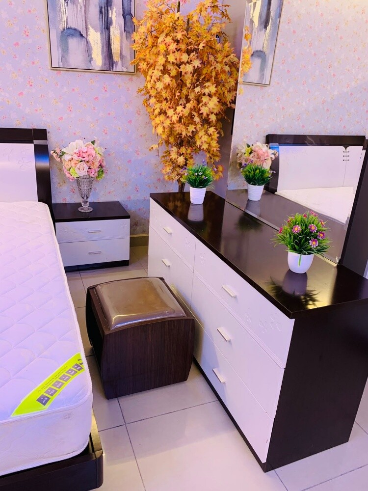 HOME CENTER  KING FULL BEDROOM SET. - 6