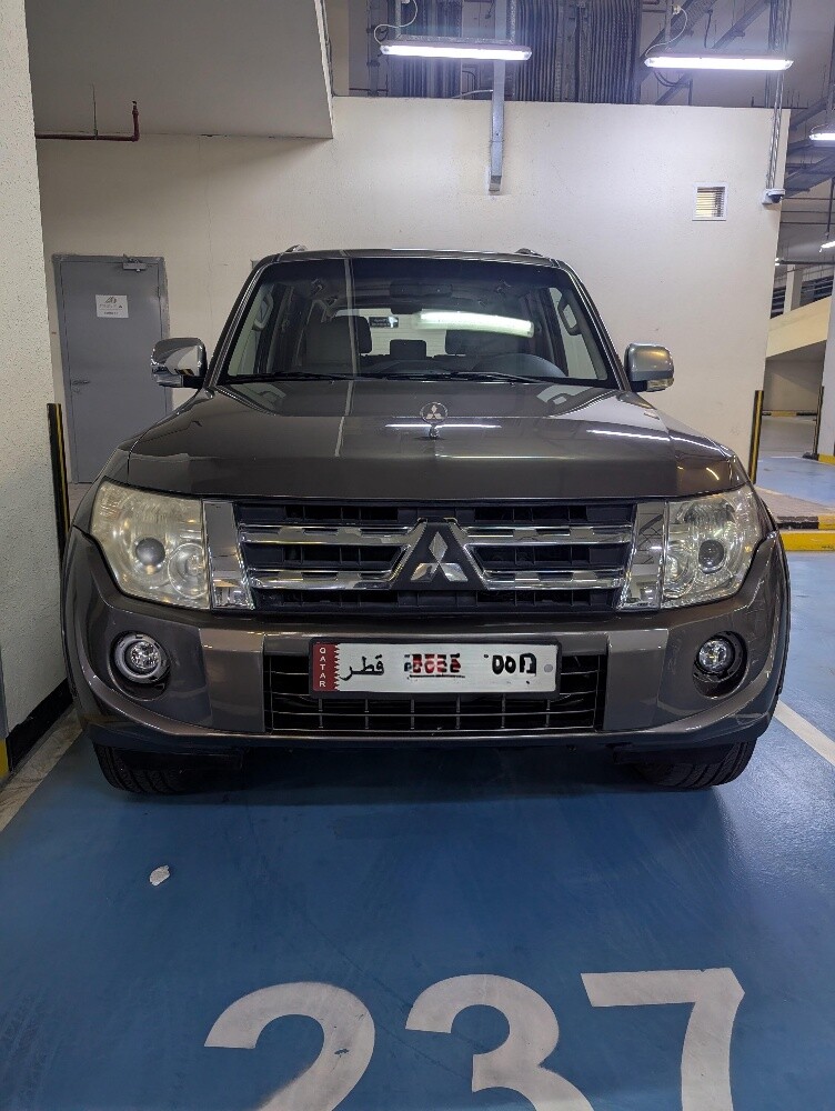 MITSUBISHI PAJERO - 1