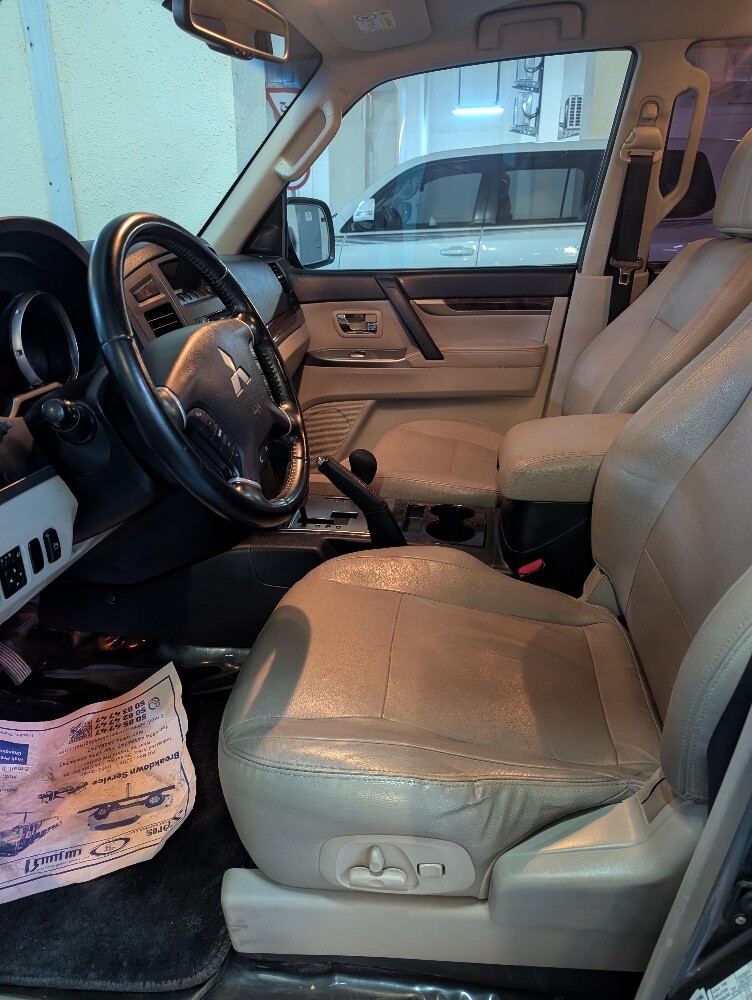 MITSUBISHI PAJERO - 8