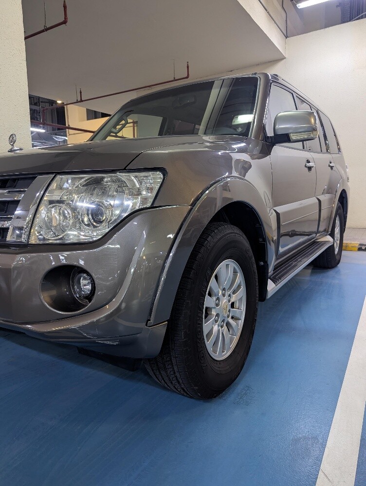 MITSUBISHI PAJERO - 2