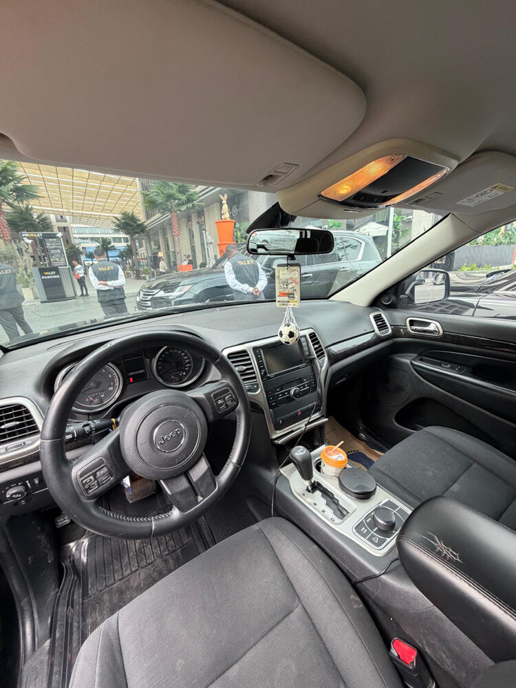 Jeep Cherokee - 4