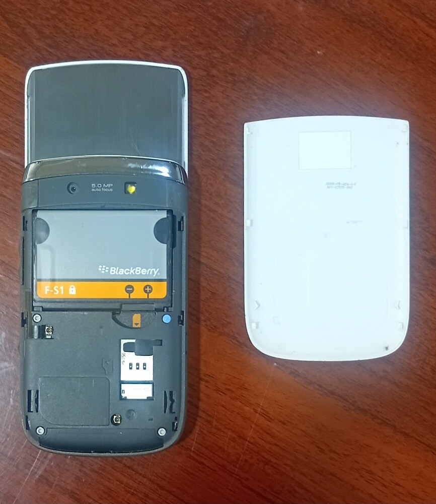Blackberry Torch 9810 - Fresh Piece - 3