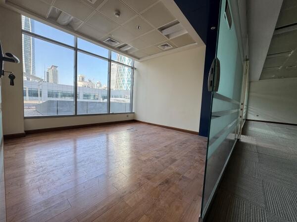 FULL-FLOOR OFFICE -WEST BAY -2,200 - 10