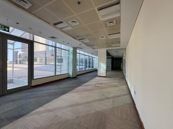 FULL-FLOOR OFFICE -WEST BAY -2,200 - 7