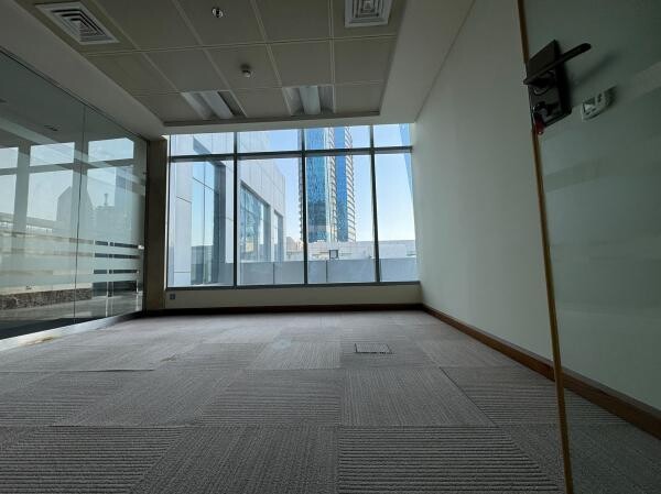 FULL-FLOOR OFFICE -WEST BAY -2,200 - 12
