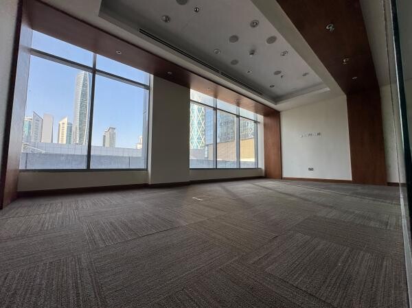 FULL-FLOOR OFFICE -WEST BAY -2,200 - 6