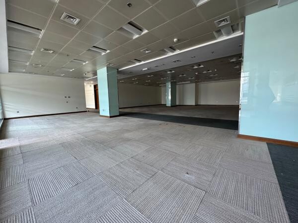 FULL-FLOOR OFFICE -WEST BAY -2,200 - 4