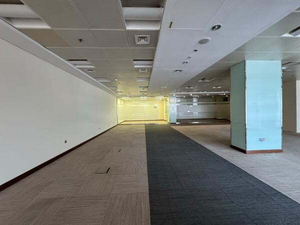 FULL-FLOOR OFFICE -WEST BAY -2,200 - 11