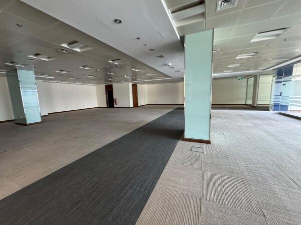 FULL-FLOOR OFFICE -WEST BAY -2,200 - 2