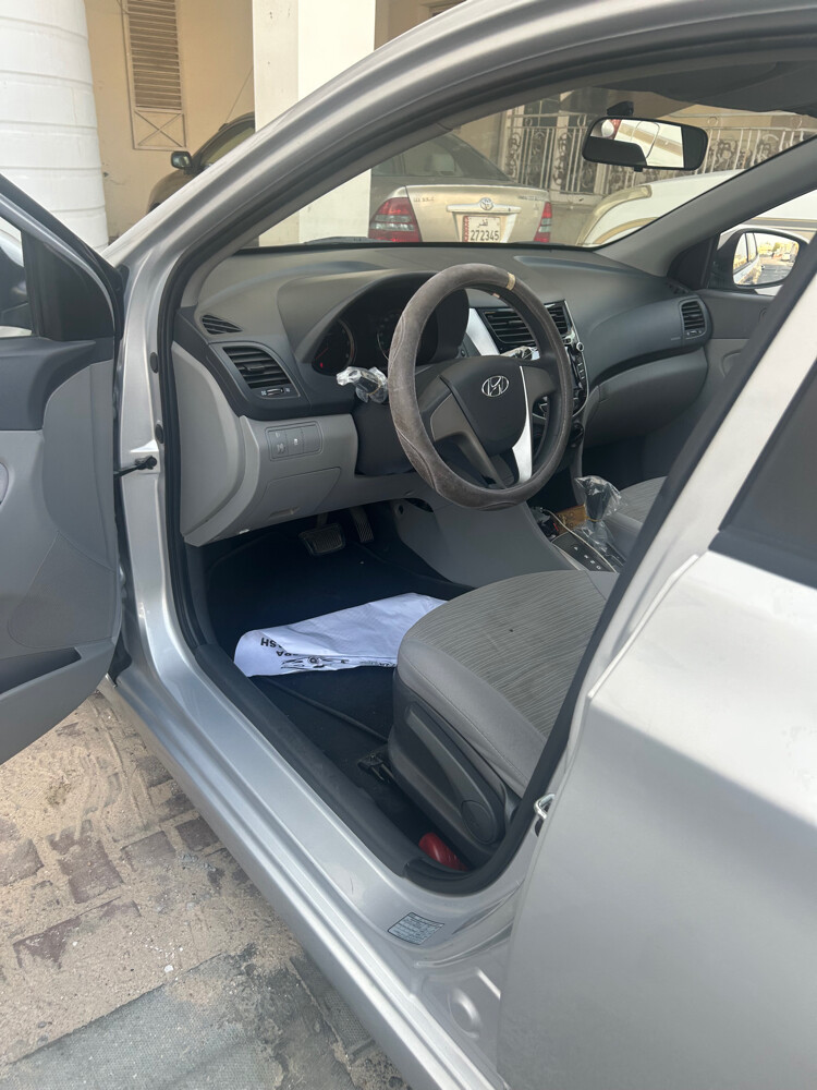 Hyundai accent  - 4