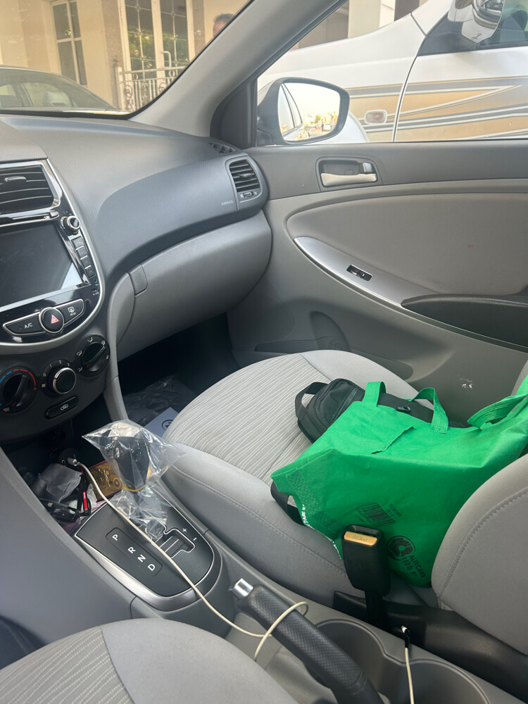 Hyundai accent  - 5