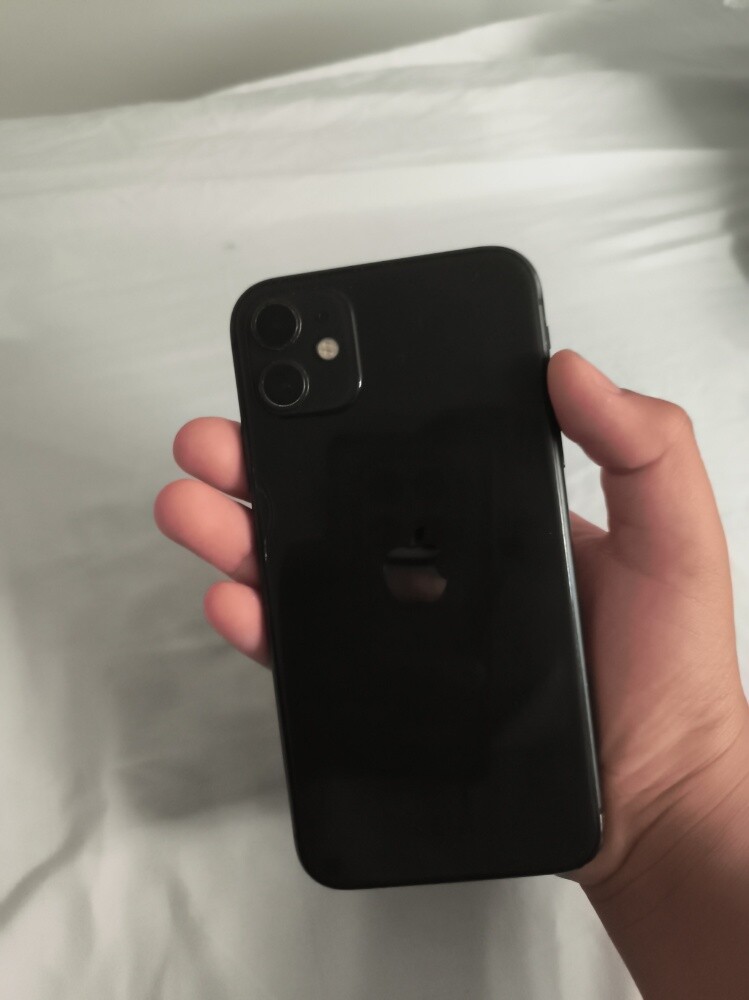iPhone 11 - 4