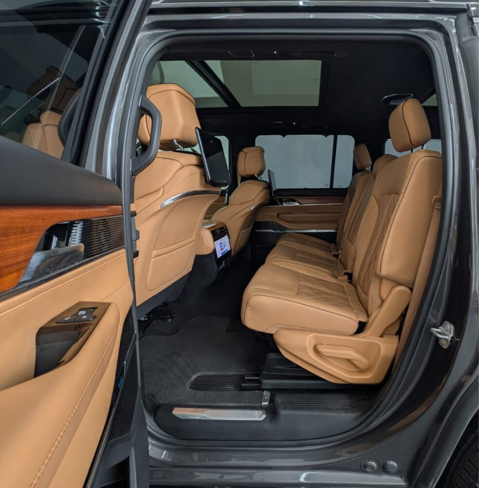 2023 Jeep Grand Wagoneer  - 10