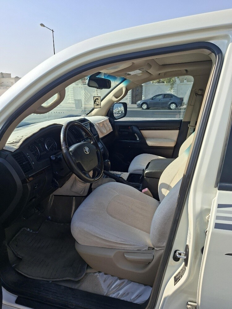 Land Cruiser - 7