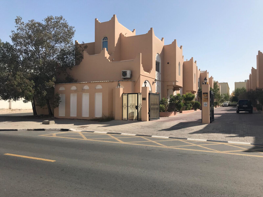 للبيع مجمع بالمطار القديم  - 1