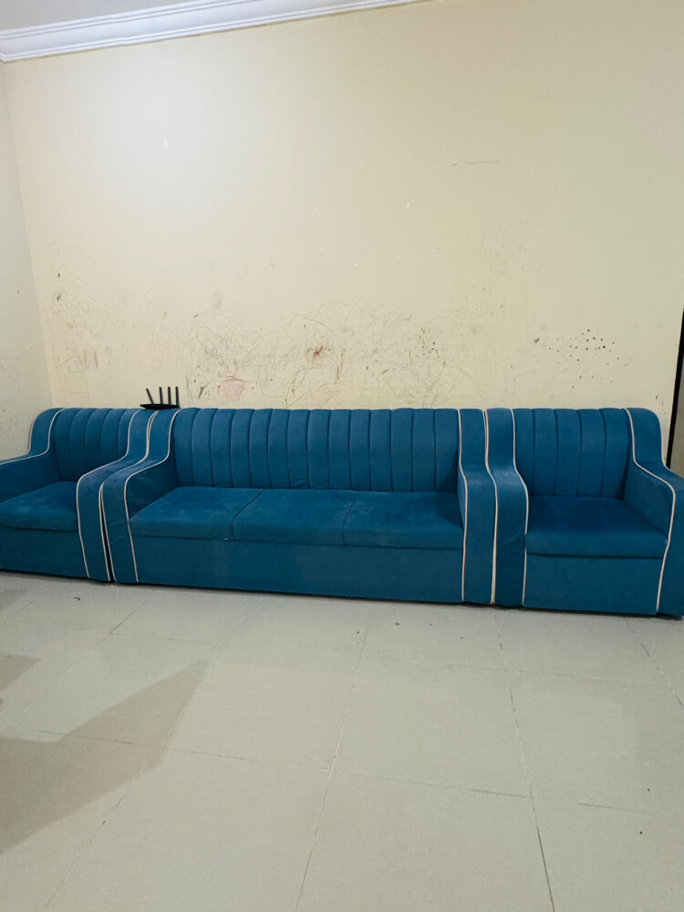 neat and clean used velvet fabric - 3