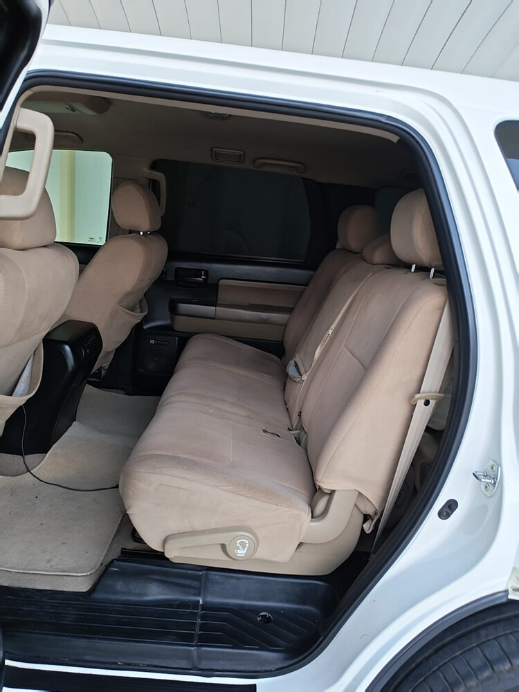 toyota sequia - 6