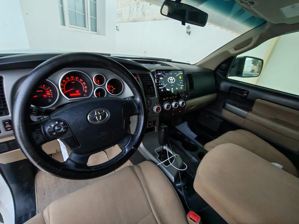 toyota sequia - 7