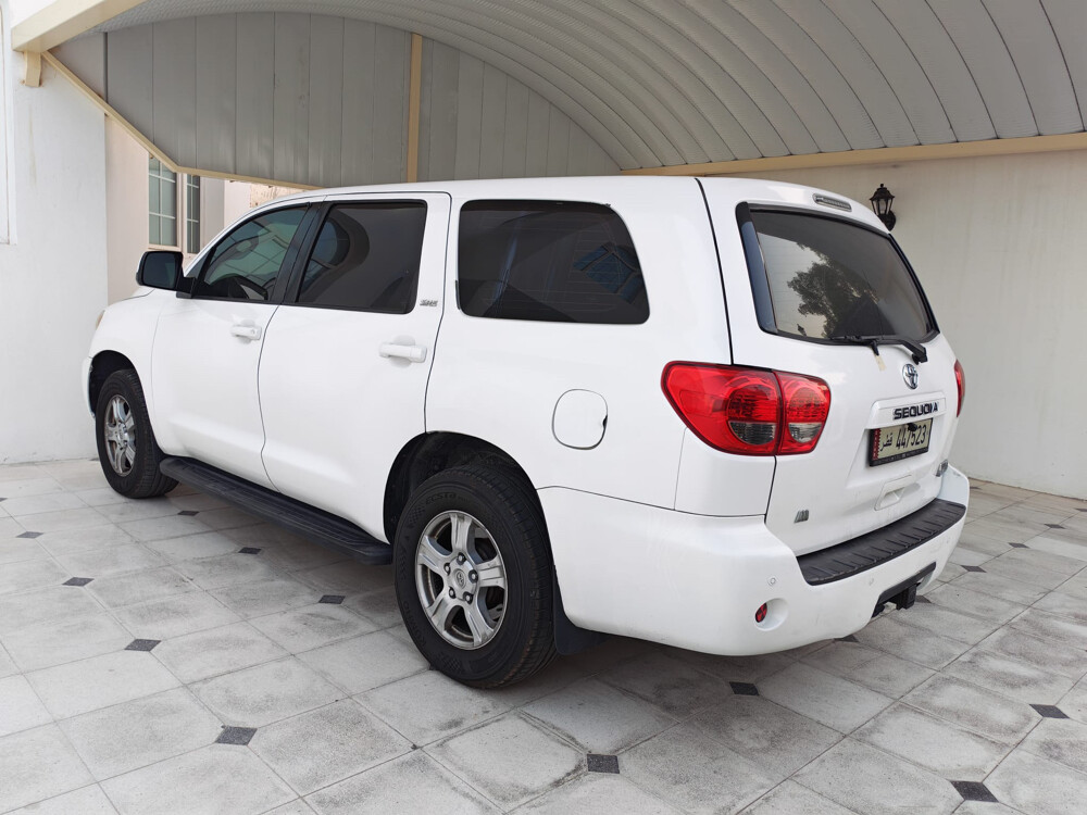 toyota sequia - 1