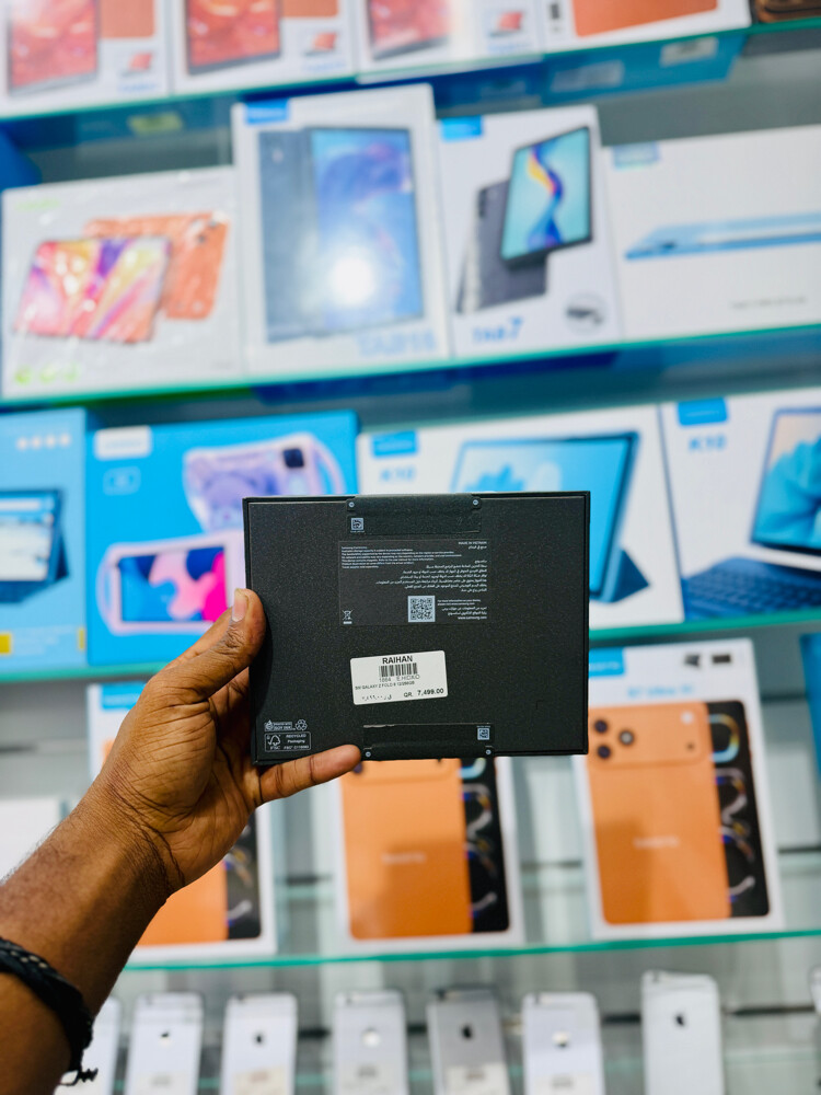Samsung Galaxy Z Fold 8  - 2