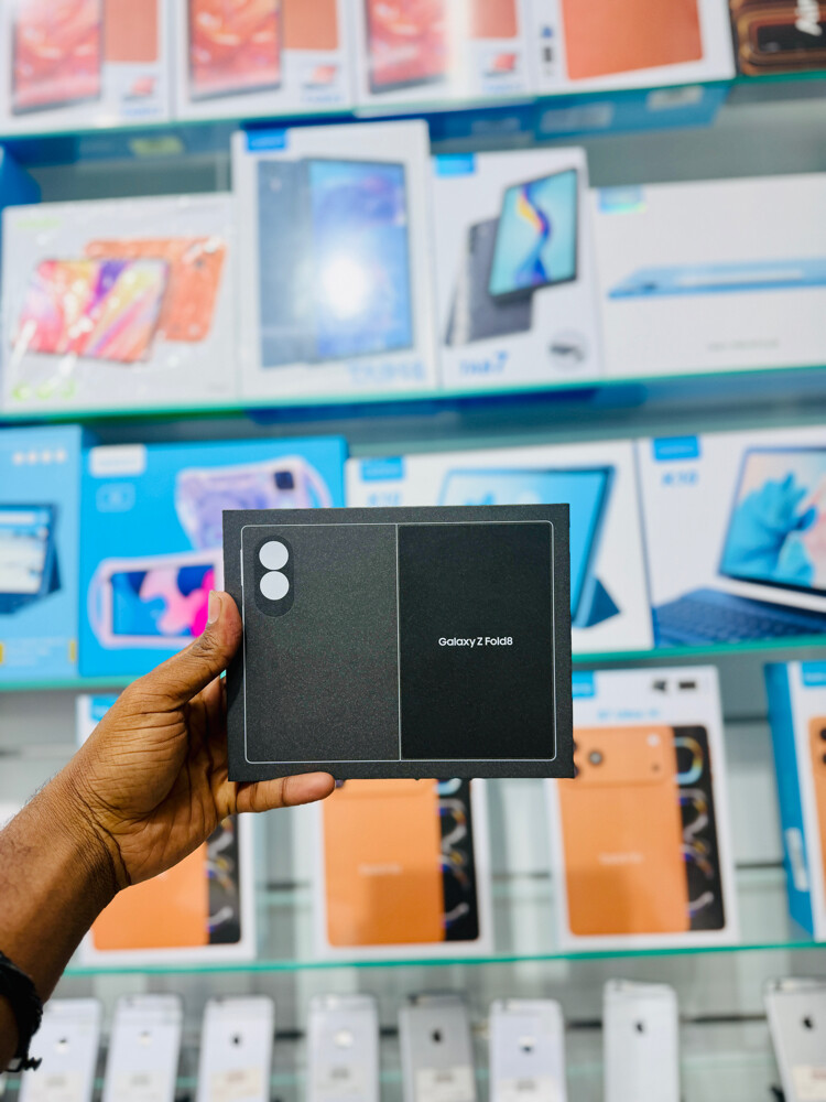 Samsung Galaxy Z Fold 8  - 4