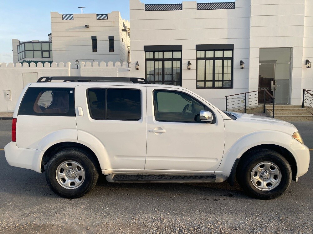 nissan pathfinder 2010 - 1