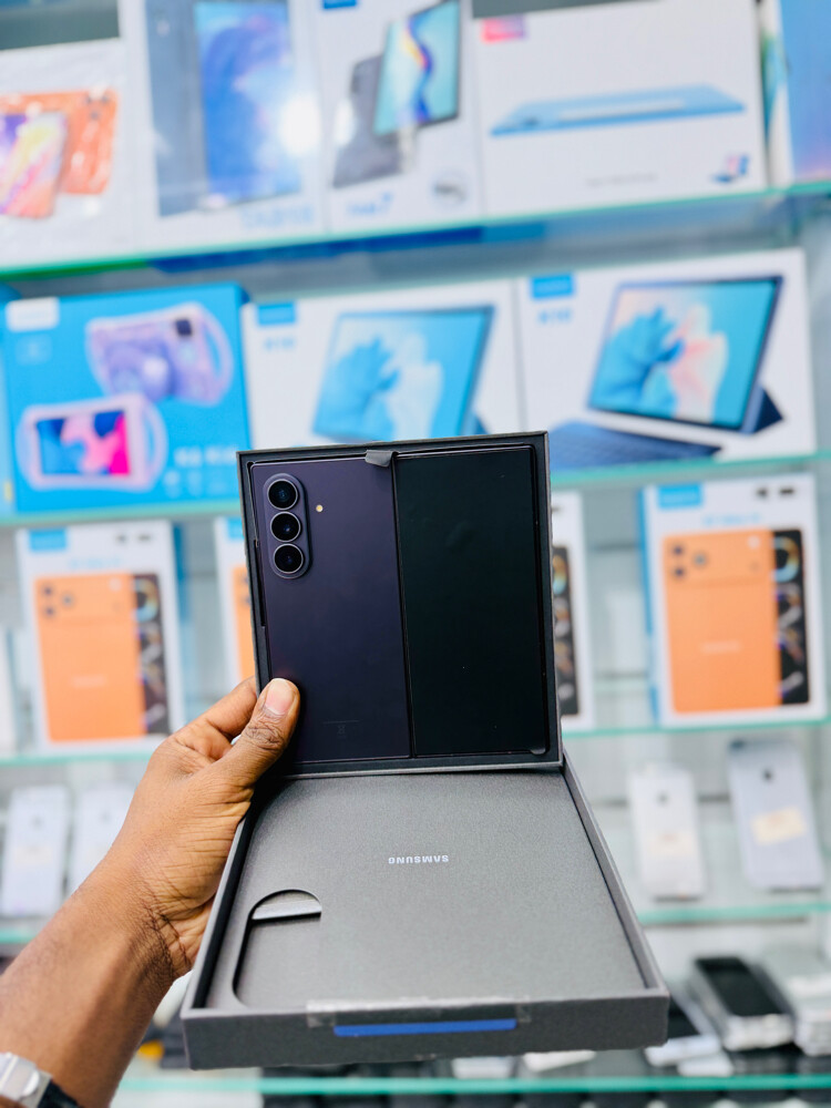 Samsung Galaxy Z Fold 8 Ultra - 5
