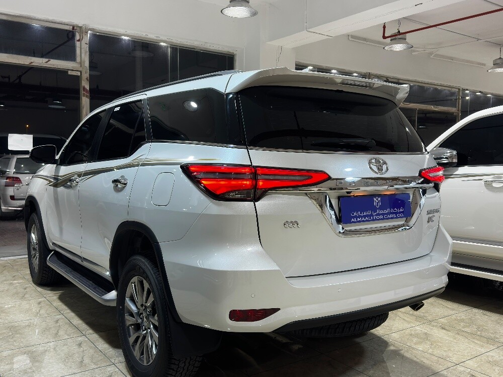 تويوتا فوتشنر اس ار 5 2025 - 3