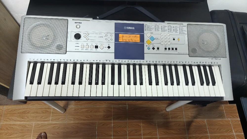 Yamaha Keyboard - 1