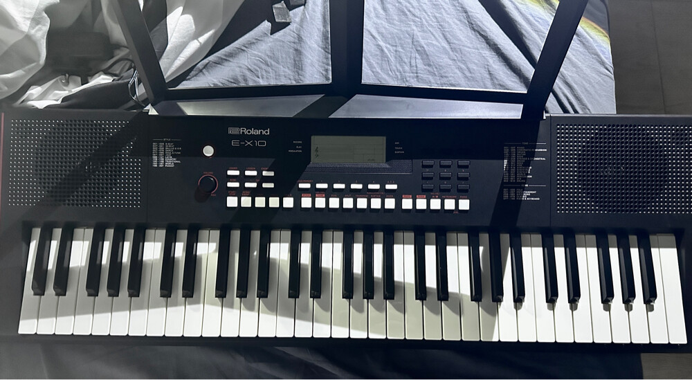 Roland E-X10 Electronic piano - 1
