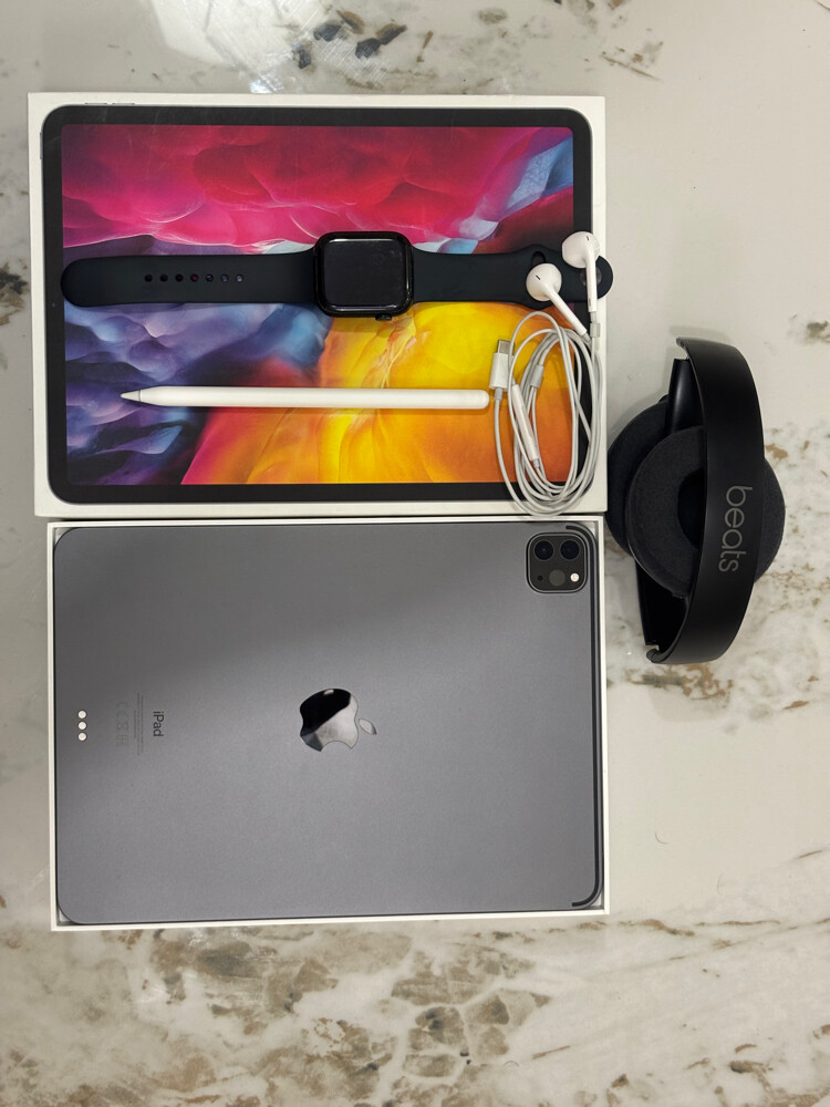 Ipad pro - apple watch - beats head - 1