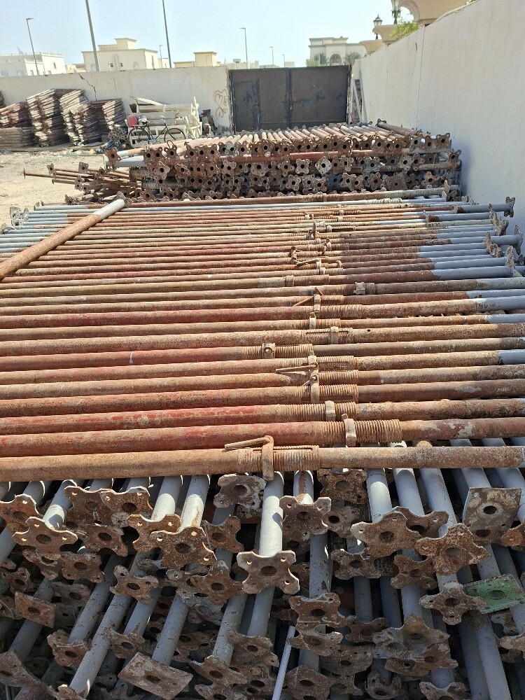 جكات خمسة متر وأربعة متر وسقالات - 1