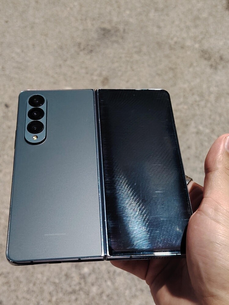 Samsung Z Fold (4) 256GB RAM 12GB - 1