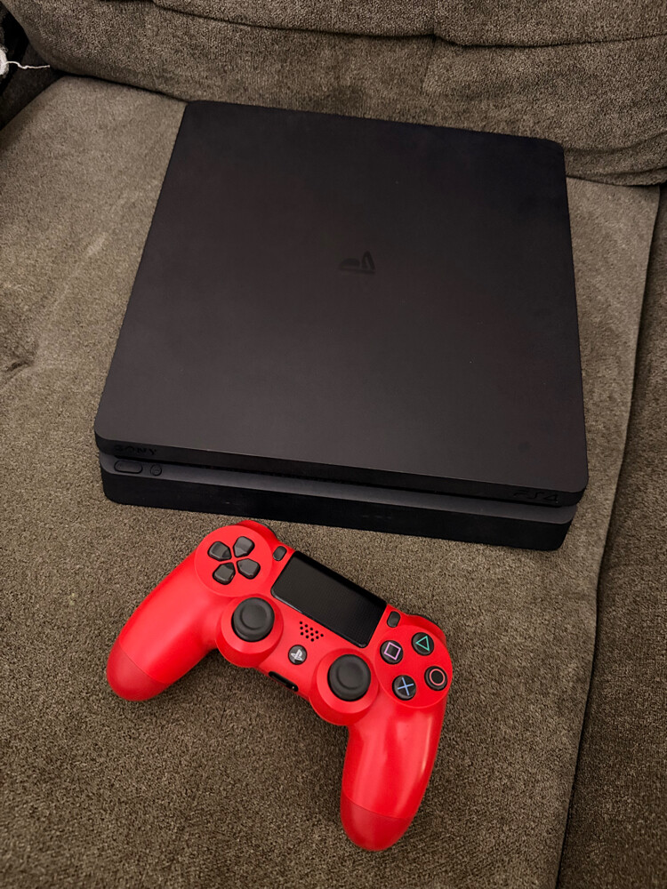 PS4 1TB with 1 controller  - 5
