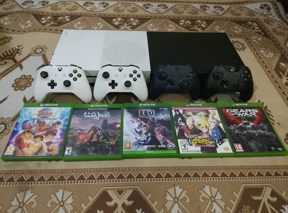 Xbox one x and Xbox one s 1TB - 1