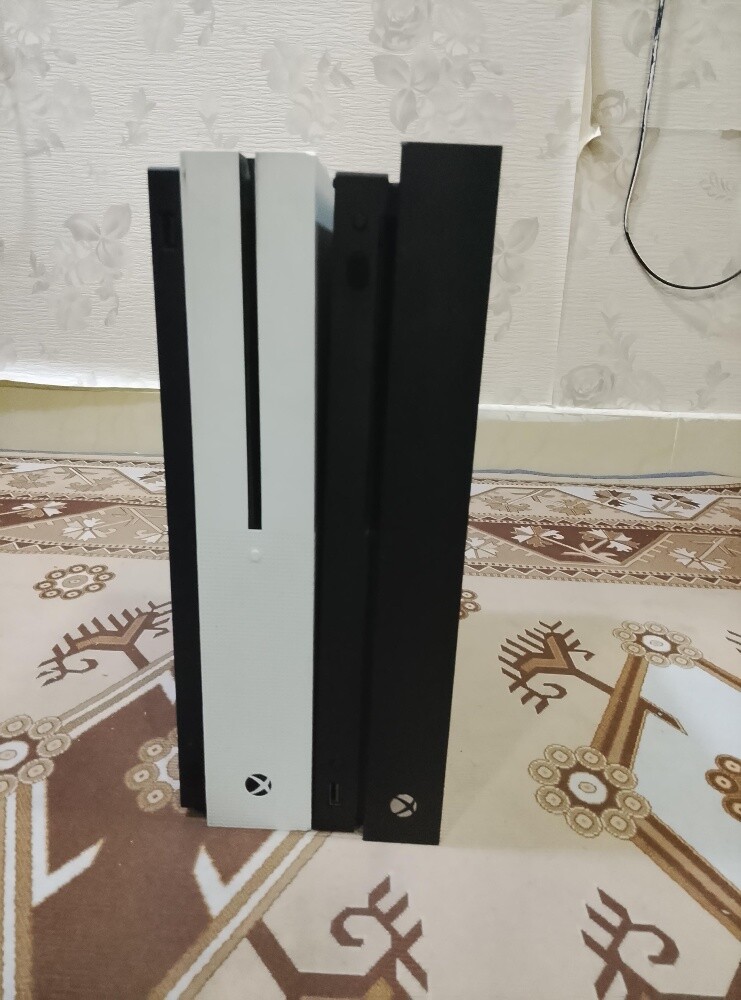 Xbox one x and Xbox one s 1TB - 5
