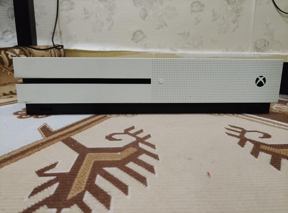 Xbox one x and Xbox one s 1TB - 11