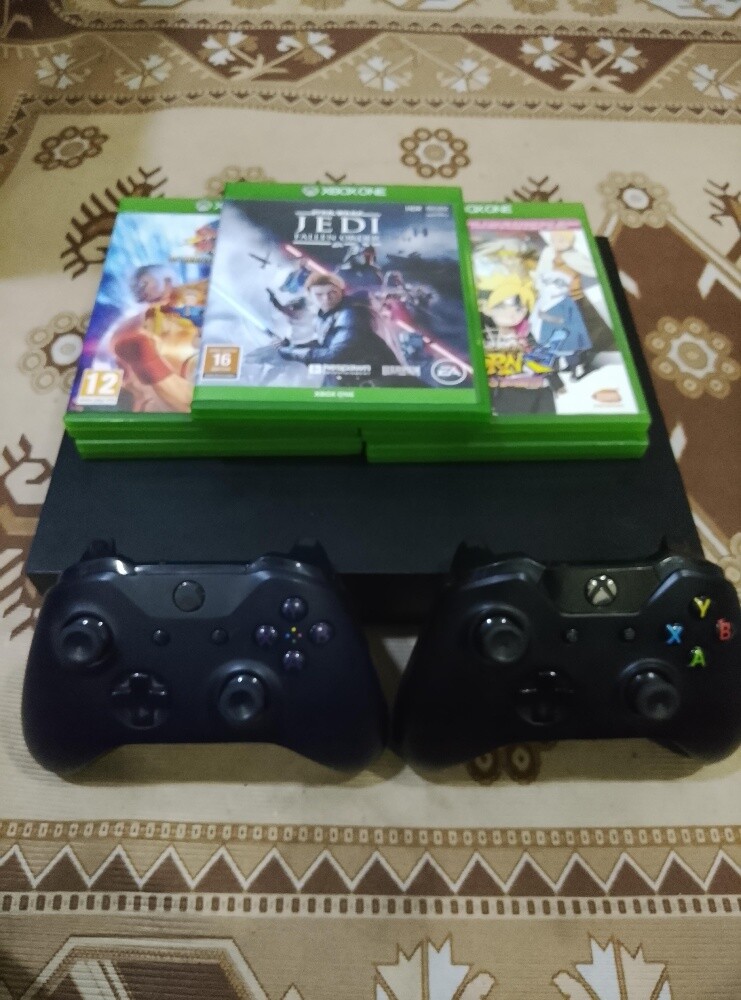 Xbox one x and Xbox one s 1TB - 13