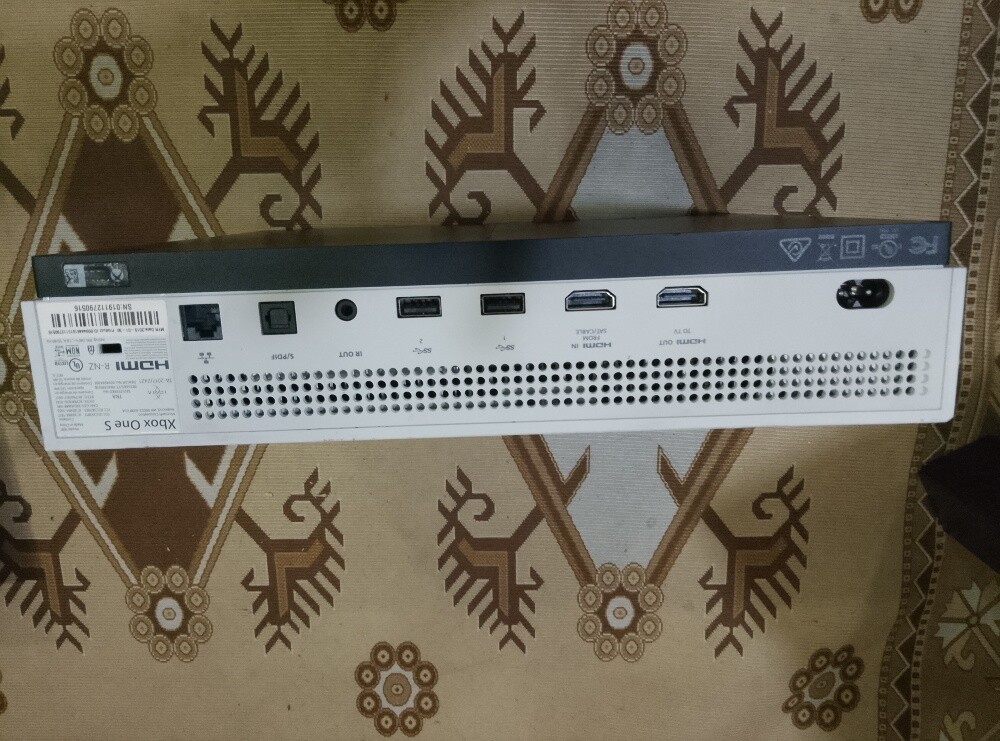 Xbox one x and Xbox one s 1TB - 6