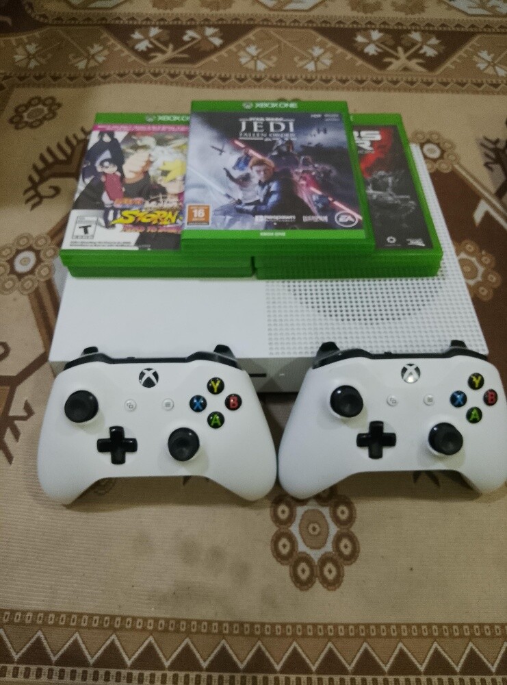 Xbox one x and Xbox one s 1TB - 12