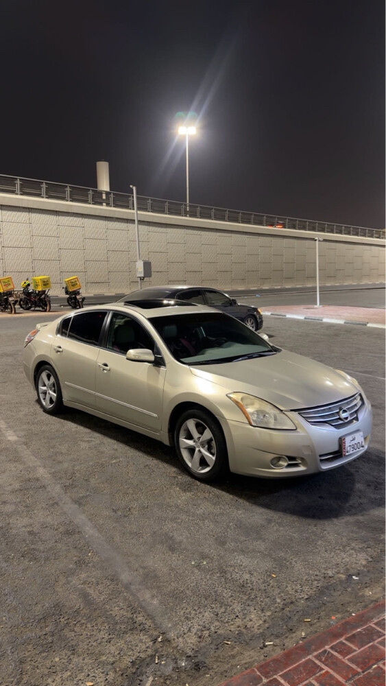 Nissan Altima - 2