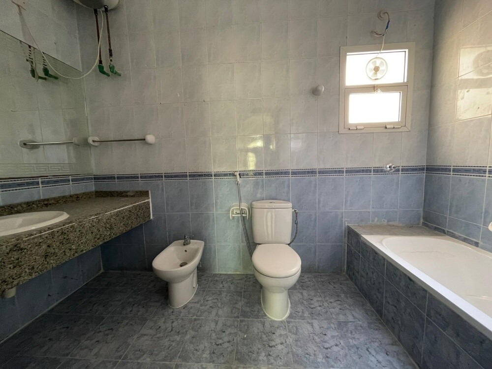 Al Duhail Villa for Rent - 11