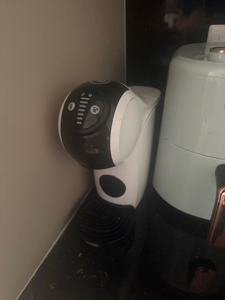 Nescafé Dolce Gusto Coffee Machine - 1
